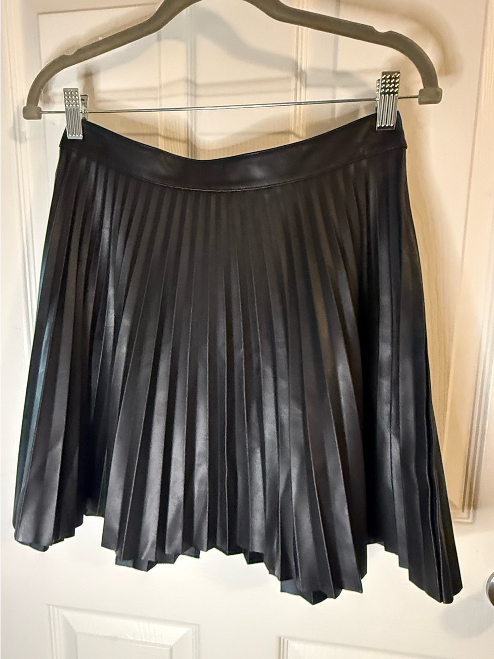Express Black Faux Leather Pleated Mini Skirt Size 4 Zip Back